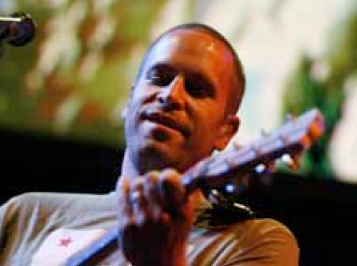 Jack Johnson delights fans in Irvine