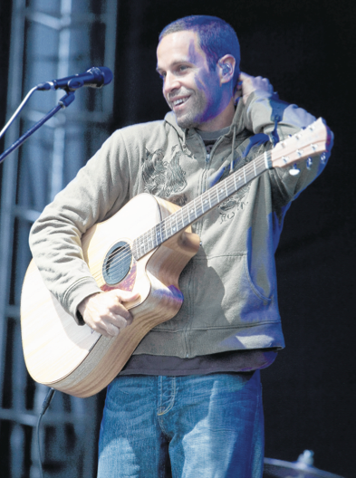 Jack’s mellow music takes minds off the wet weather