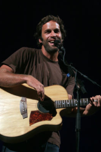 Review: Jack Johnson chills with fans at Greek