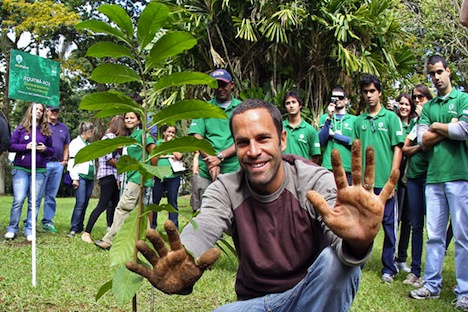 Jack Johnson Plants Trees with Surfrider Brazil