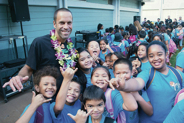 Jack Johnson helps students shine